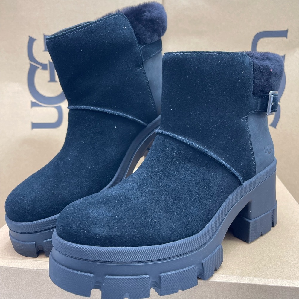 UGG Women's
W/ 1174490
W BROOKLYN BUCKLE PLATFORM HIGH HEELS BOOTS BLACK - Picture 8 of 16